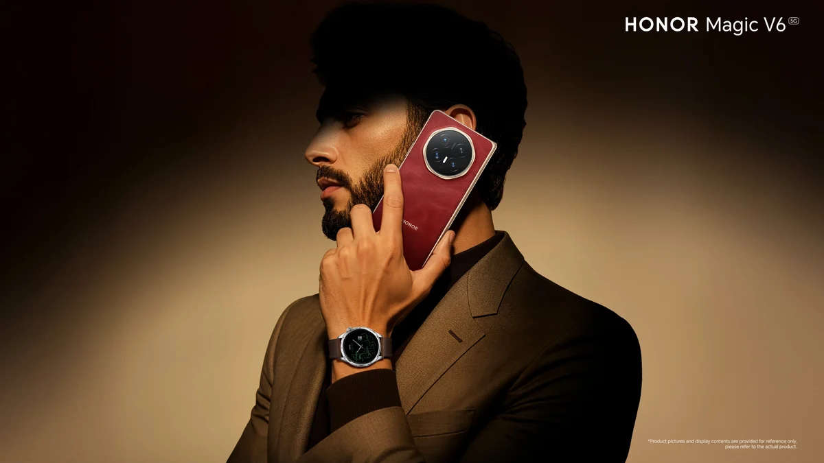 هاتف HONOR Magic V6 يعرض ميزاته.